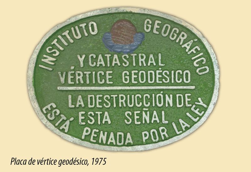 Archivo:Placa de vértice geodésico, 1975.jpg